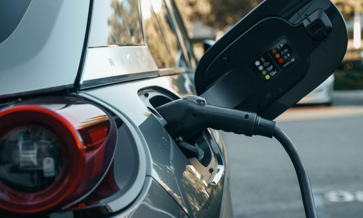 A hybrid battery health check showing 82 percent